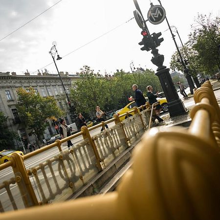 Best Seasons La Famiglia Budapest Kültér fotó