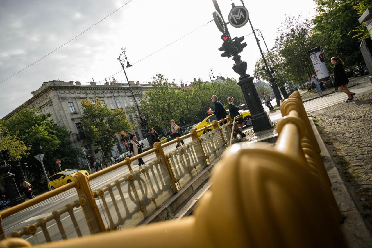 Best Seasons La Famiglia Budapest Kültér fotó