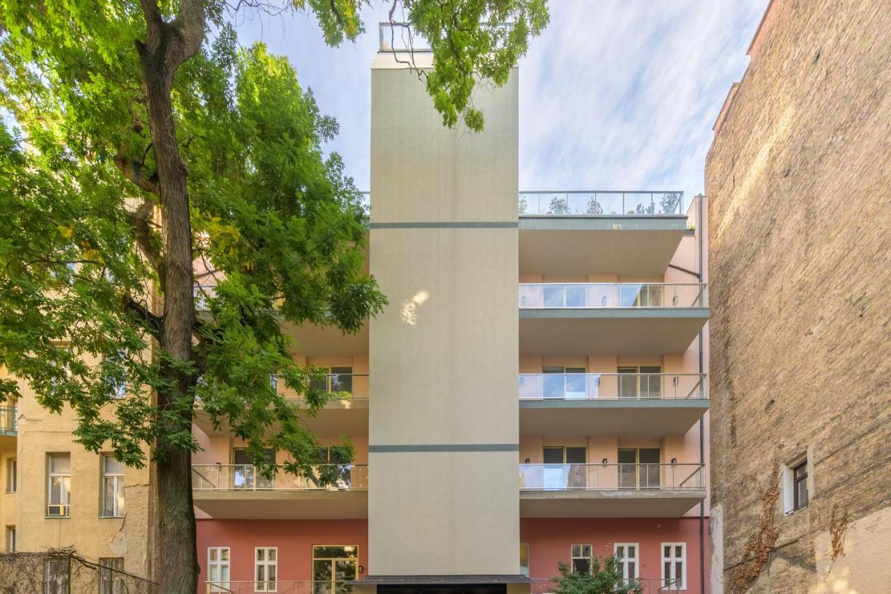Best Seasons La Famiglia Budapest Kültér fotó